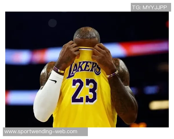 詹姆斯复出后场均上场时间引发争议湖记认为32到33分钟更为合理 詹姆斯复出后场均上场时间引发争议湖记认为32到33分钟更为合理