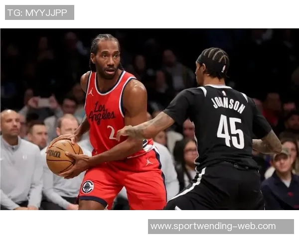 火力全开伦纳德三分雨下狂砍35分助球队逆转第三节独得19分展现统治力 火力全开伦纳德三分雨下狂砍35分助球队逆转第三节独得19分展现统治力