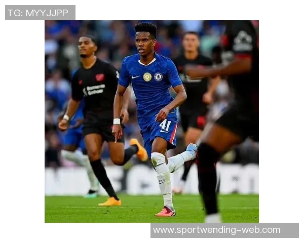 埃斯特旺打入欧冠首球荣膺切尔西5-1阿贾克斯最佳球员 埃斯特旺打入欧冠首球荣膺切尔西5-1阿贾克斯最佳球员